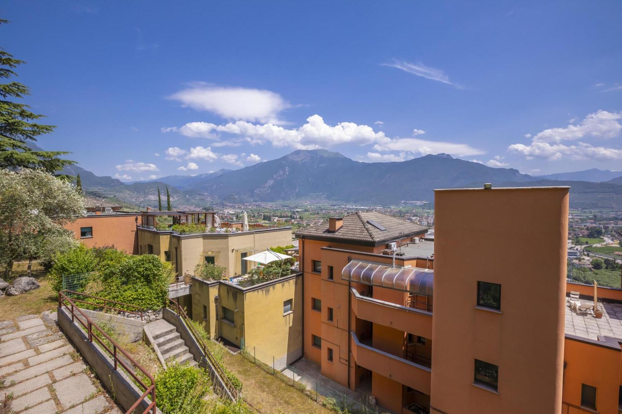 Lake View Dom-Us Apartment - Happy Rentals Ρίβα ντελ Γκάρντα Εξωτερικό φωτογραφία